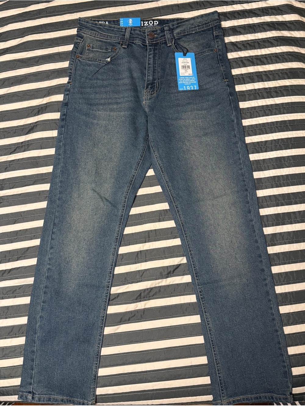 Izod Men's Medium Wash Straight Leg Jeans - Faded Blue